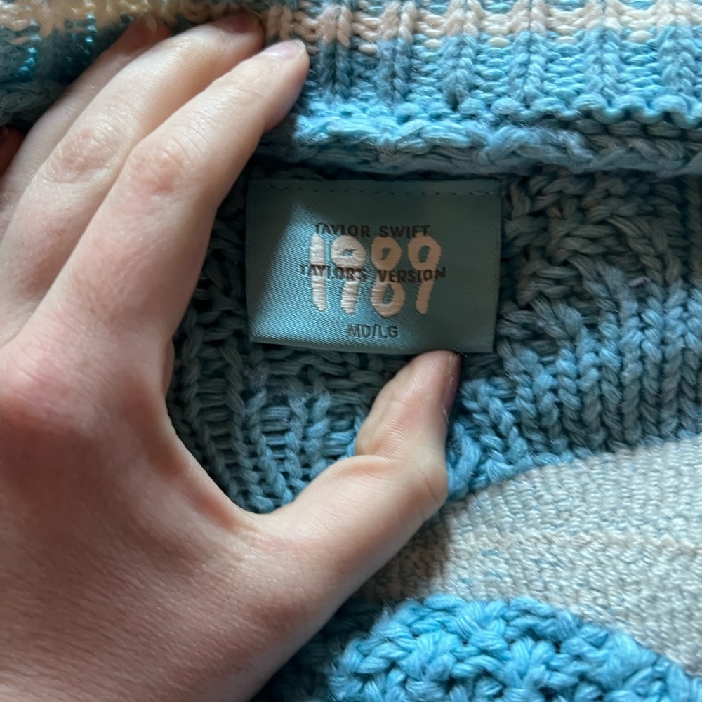 Taylor Swift official 1989 cardigan - Picture 4 of 4